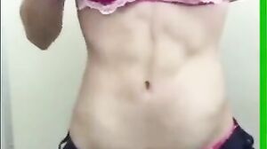 女子学生ボディービルダー