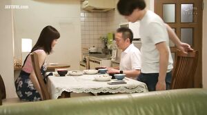 JUQ-135 My Friend's Mother Who Served Me With A Smile And Sweaty Ejaculation