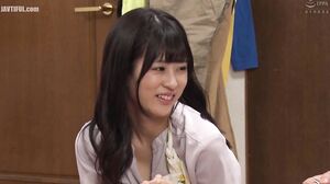 HUNTB-394 The Single Mother Who Moved In Next Door To The Apartment Looks Cheerful But Always Looks Lonely
