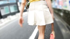 590MCHT-017 A Blonde Gal Came In Front Of Me Who Was Voyeuring The Buttocks Of A Woman