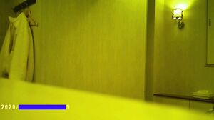 困っていた若い娘とオジ