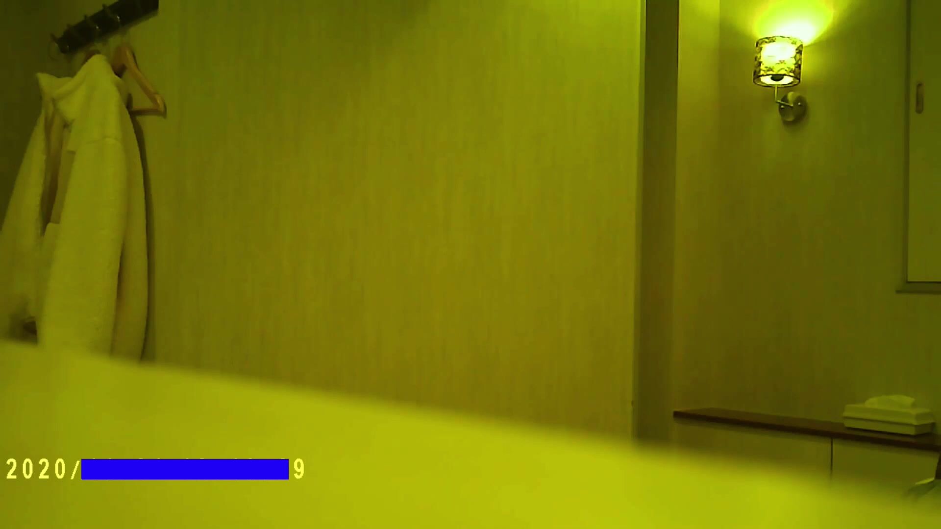 困っていた若い娘とオジ