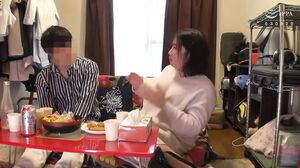 C-2994 知り合いの熟女に「ヤラせて下さい！！」と、土下座で頼み込んでみた。【四】