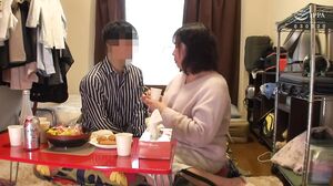 C-2994 知り合いの熟女に「ヤラせて下さい！！」と、土下座で頼み込んでみた。【四】
