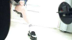 MUDR-407 SEXに興味なさそうなボーイッシュ少女が恥ずかしい敏感デカクリの持ち主！ はしたないオホ声で