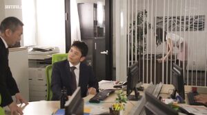 ADN-432 Closed Room Kissing President's Office Mitsumi Ann Mixed With Saliva